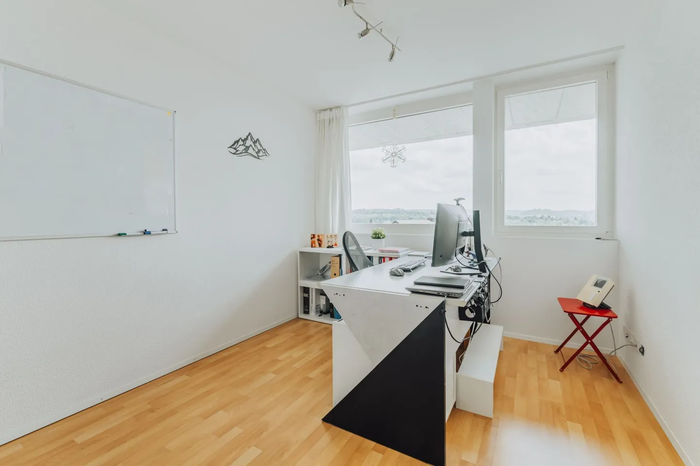 Large terrace single-family house in the Lenzburg region - Photo 9 of 13