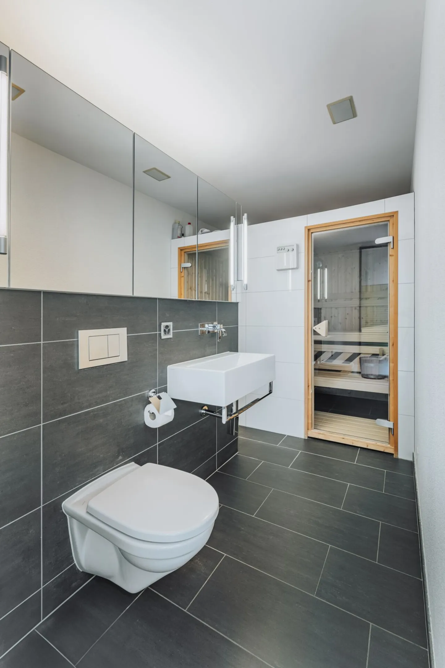 Large terrace single-family house in the Lenzburg region - Photo 11 of 13