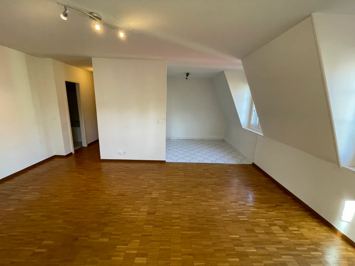 Charmantes Studio mit Offener Küche - Foto 2 von 5