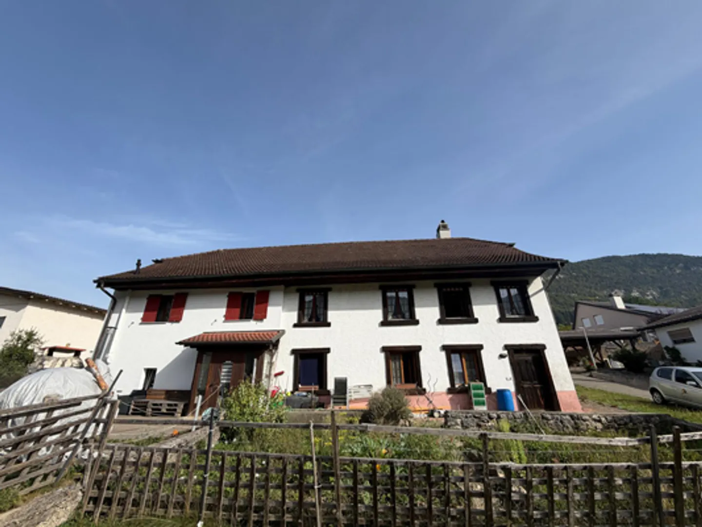 Großes Haus mit 2 Wohnungen, mit zusätzlichem hervorragendem Potenzial zur Wertsteigerung - Foto 2 von 15