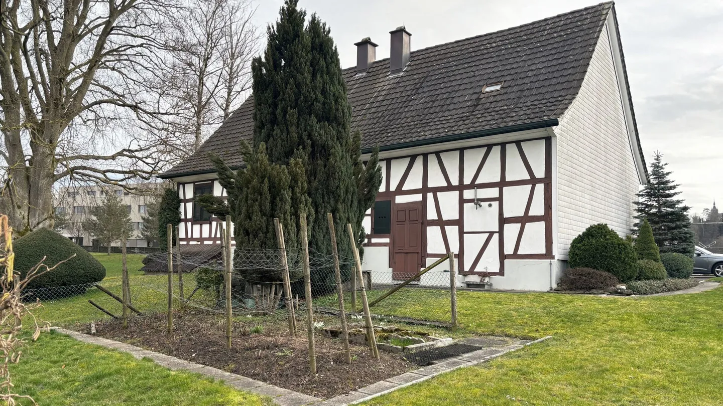 5.5 Room Single Family House with Lots of Charm and Garden - Limited - Photo 4 of 8