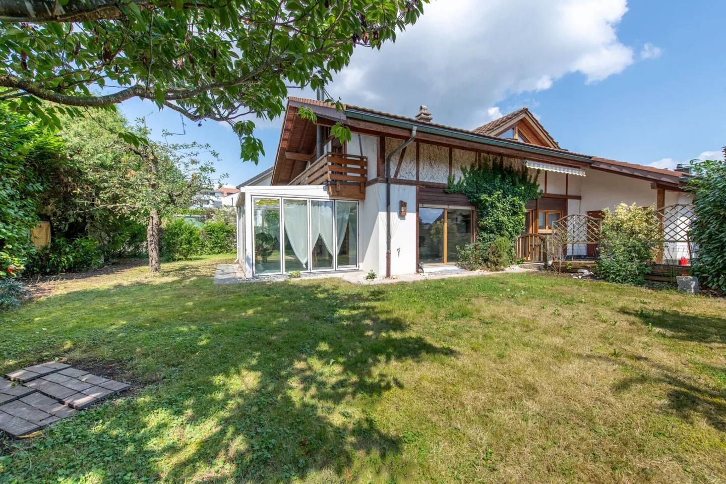 Oasis of Calm with Large Garden - 6.5-Room Single-Family House - Photo 1 of 25