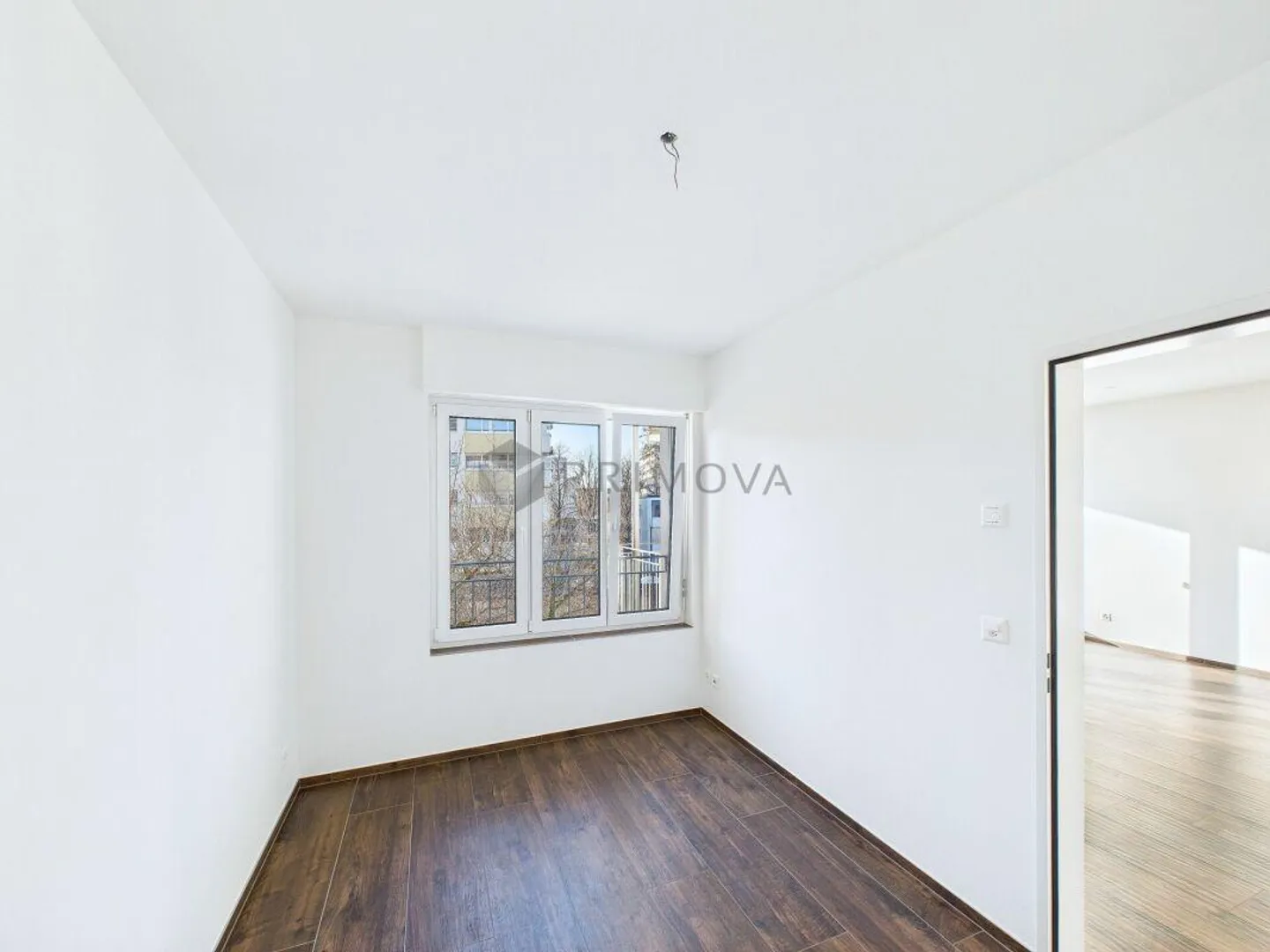 Modern residential jewel in the heart of Basel, completely renovated 3.5-room apartment directly on the Rhine - Photo 4 of 10