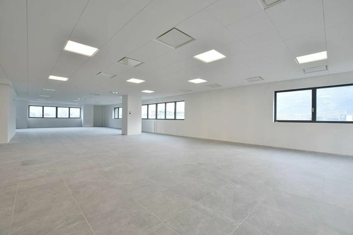 Modular commercial spaces in a strategic area - Photo 1 of 9