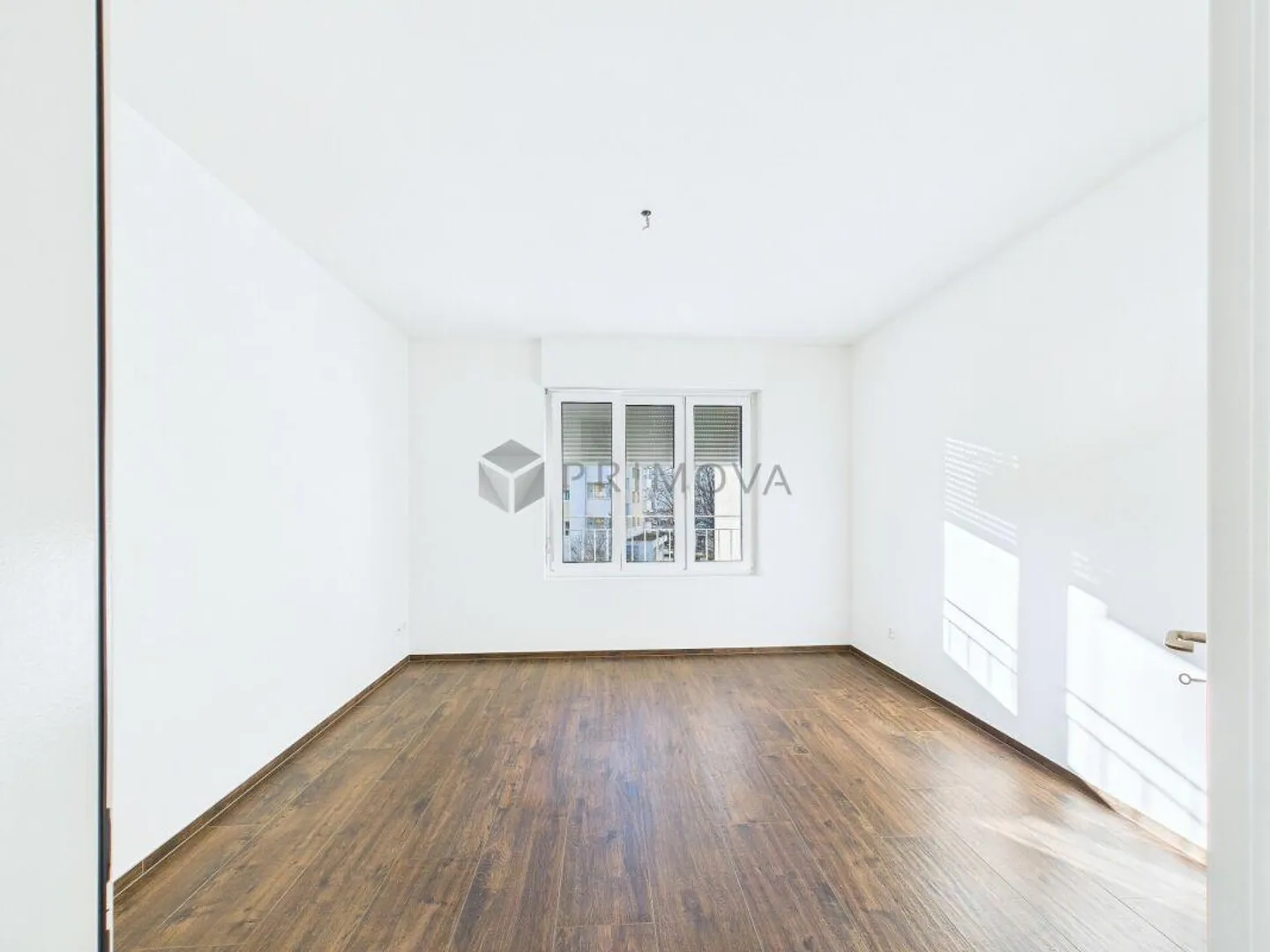 Modern residential jewel in the heart of Basel, completely renovated 3.5-room apartment directly on the Rhine - Photo 5 of 10