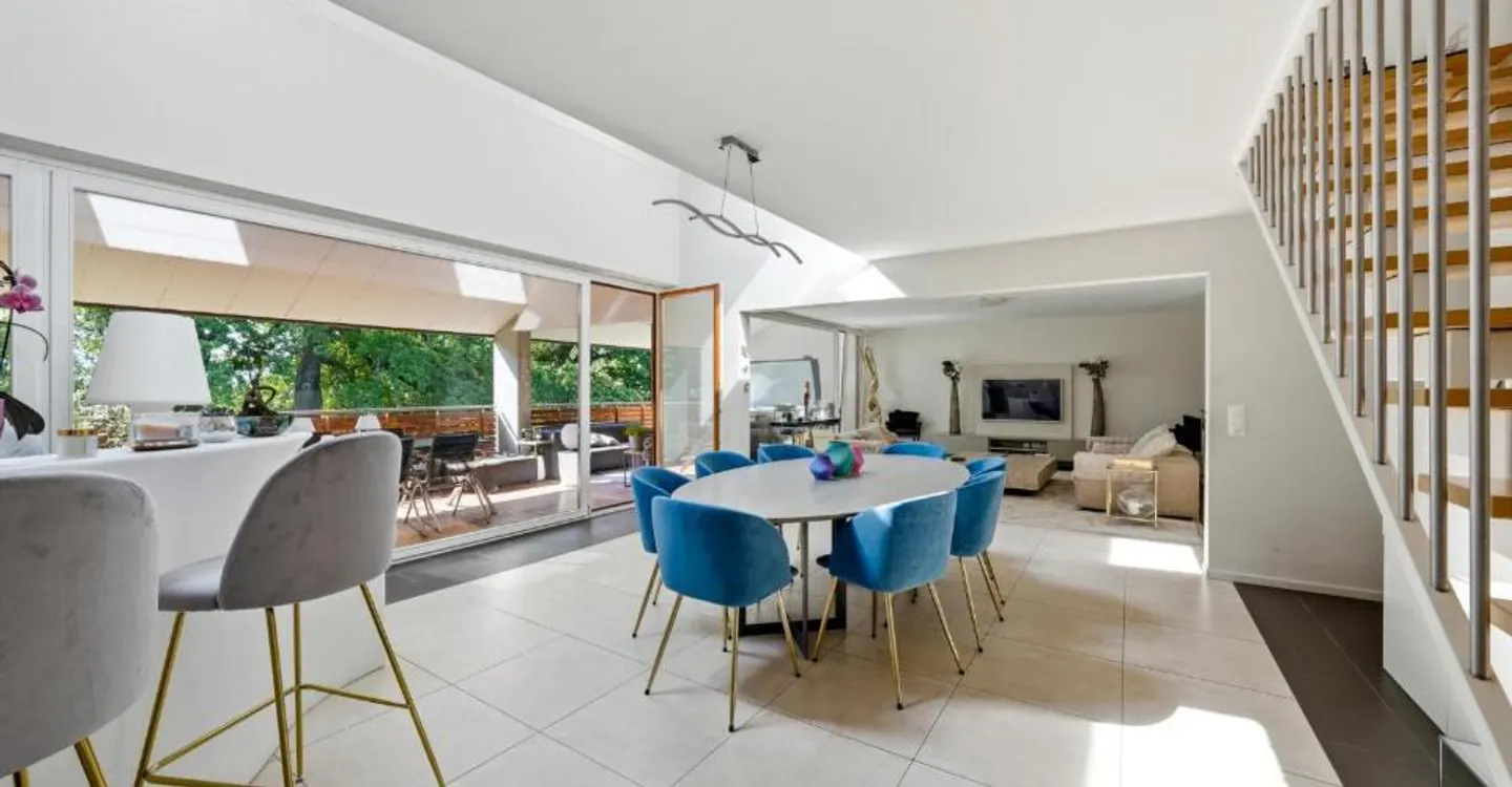 Beautiful penthouse duplex with 5.5 rooms in Bursinel - Photo 3 of 11