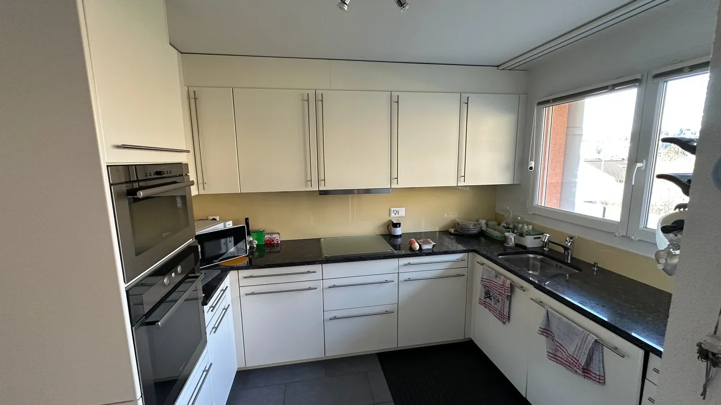 Moderne 4.5-Zimmer-Wohnung mit Garten und Garage in Oberwil - Foto 5 von 9