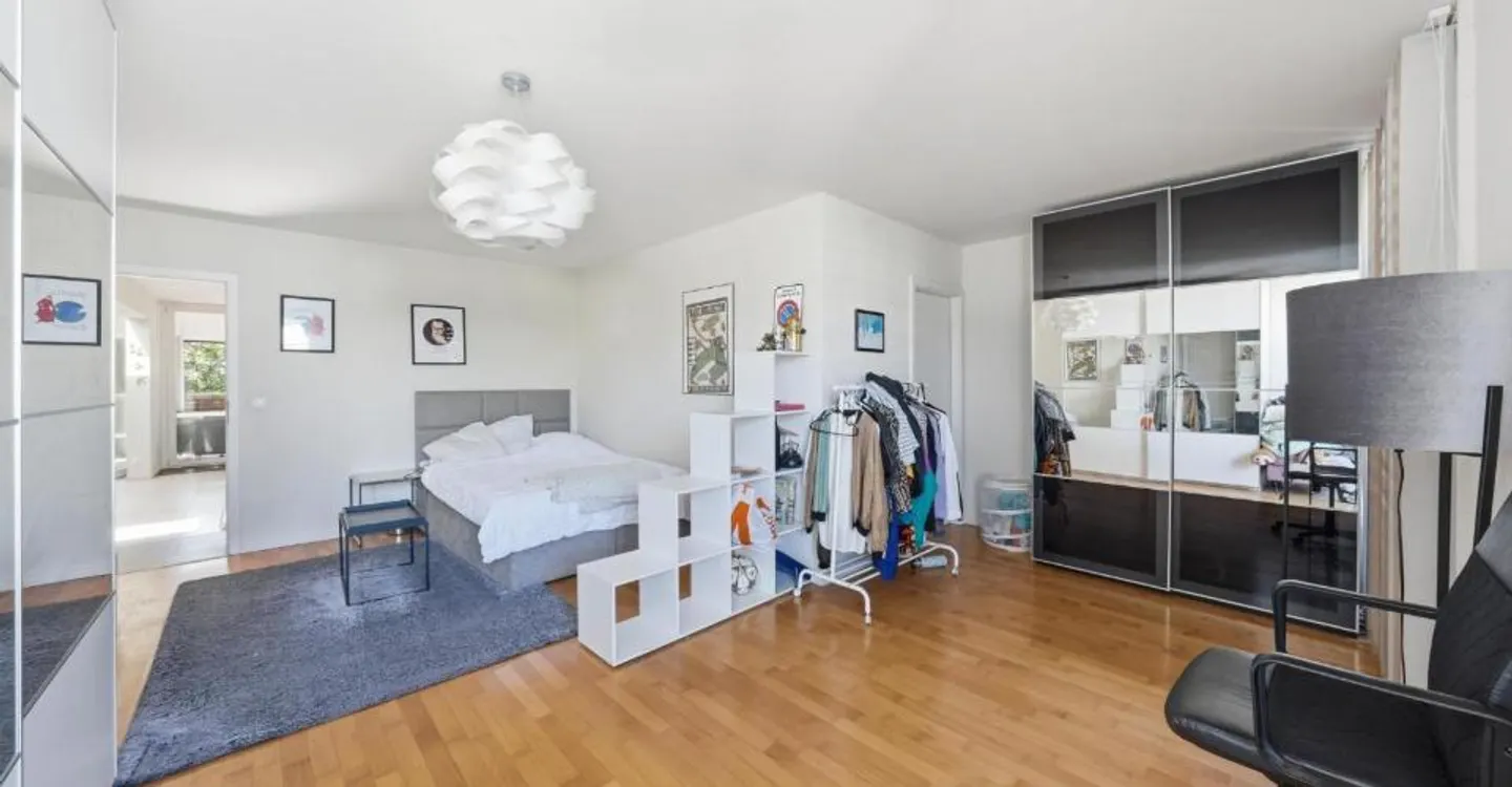 Beautiful penthouse duplex with 5.5 rooms in Bursinel - Photo 10 of 11