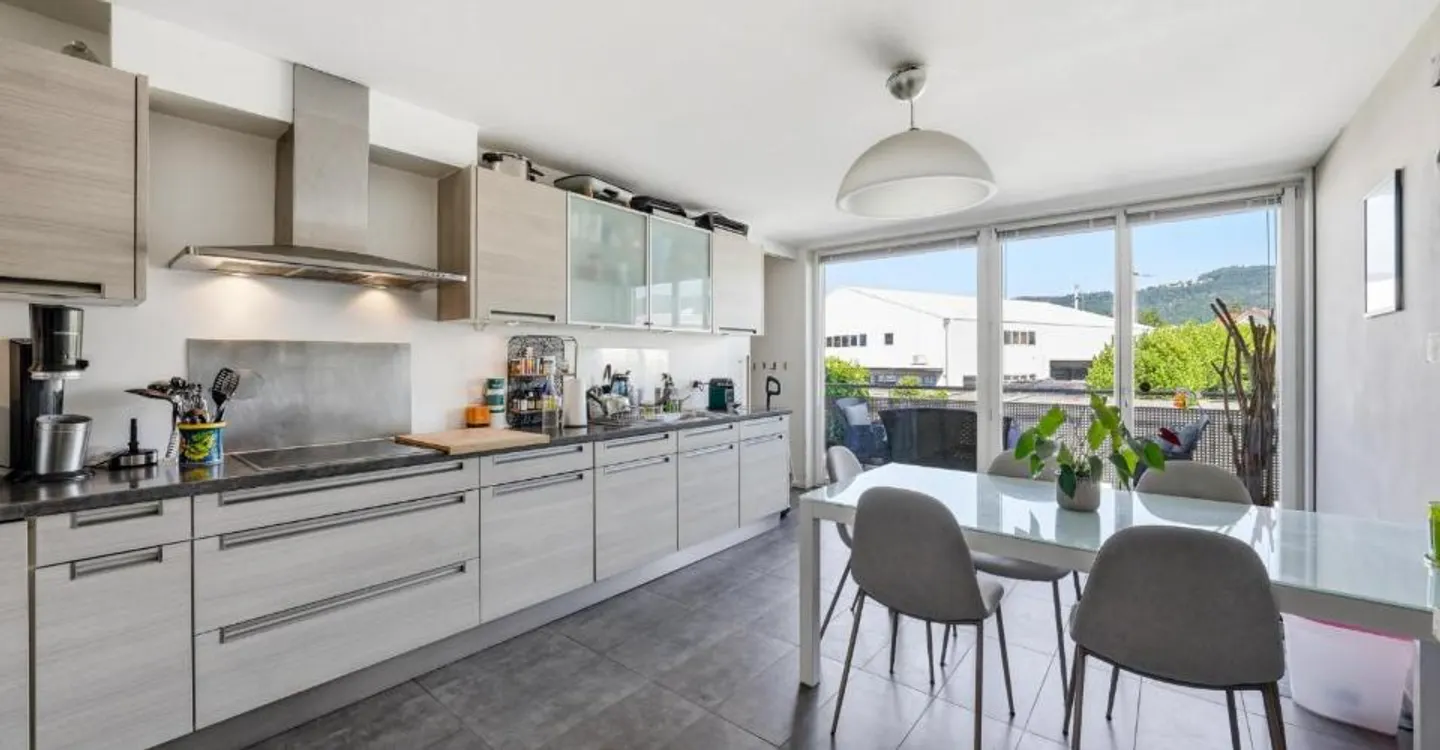Beautiful penthouse duplex with 5.5 rooms in Bursinel - Photo 6 of 11