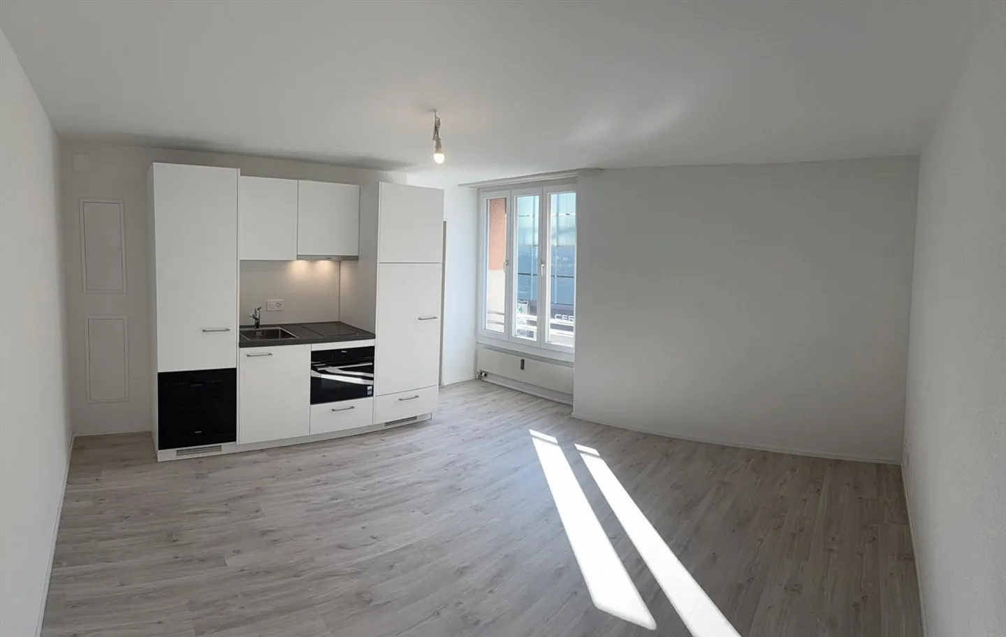 Studio con cucina integrata accanto a Migros e vicino alla stazione - Foto 1 di 8