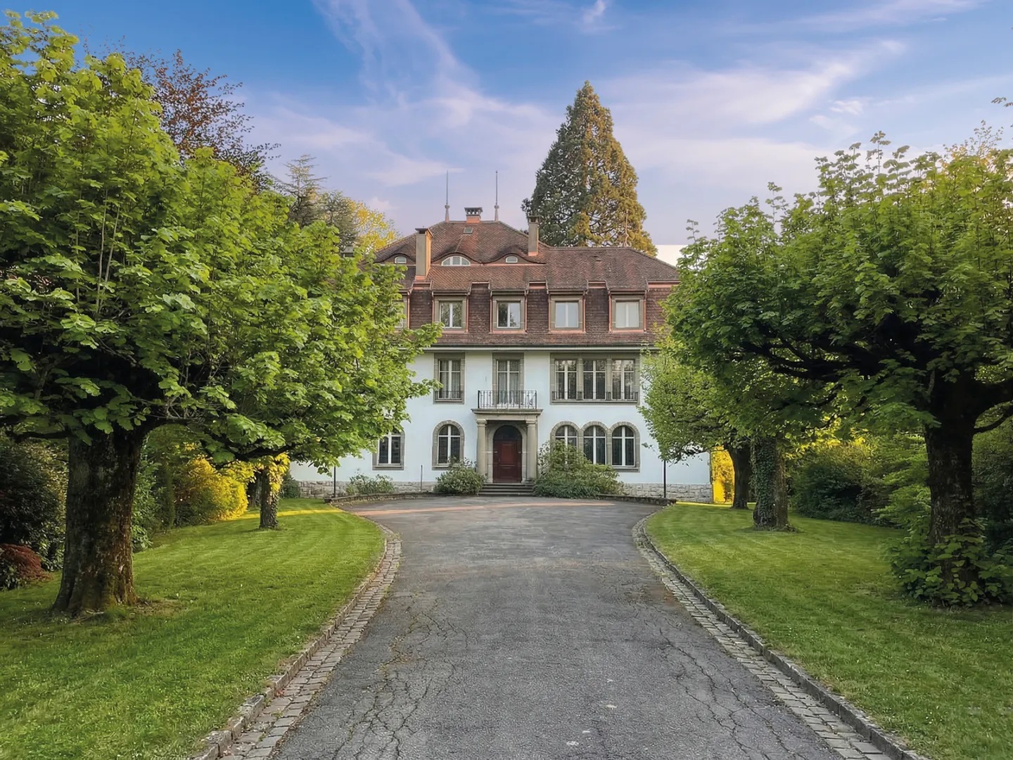 Manor House with High Potential - Photo 1 of 7