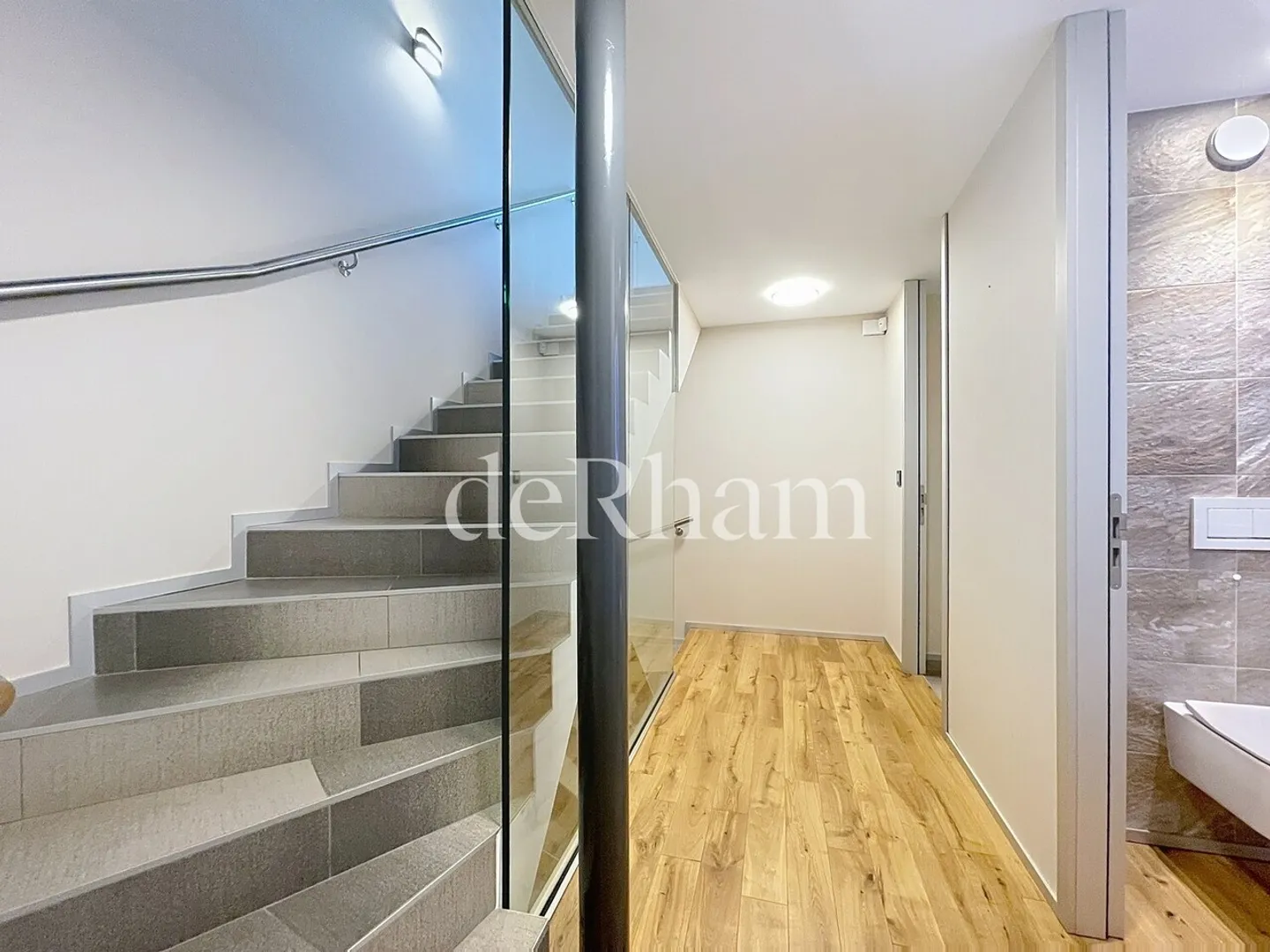 Stunning 5-room apartment with breathtaking view! - Photo 5 of 12