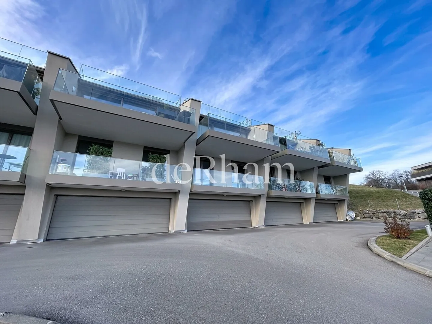 Stunning 5-room apartment with breathtaking view! - Photo 8 of 12