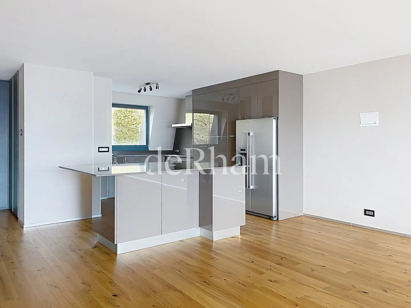 Stunning 5-room apartment with breathtaking view! - Photo 9 of 12