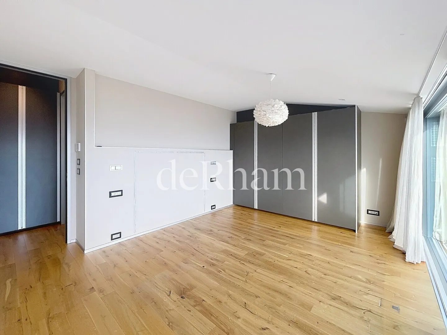 Stunning 5-room apartment with breathtaking view! - Photo 10 of 12