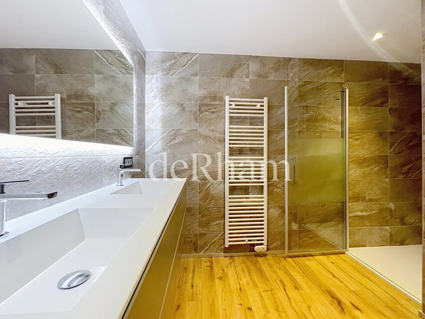 Stunning 5-room apartment with breathtaking view! - Photo 12 of 12