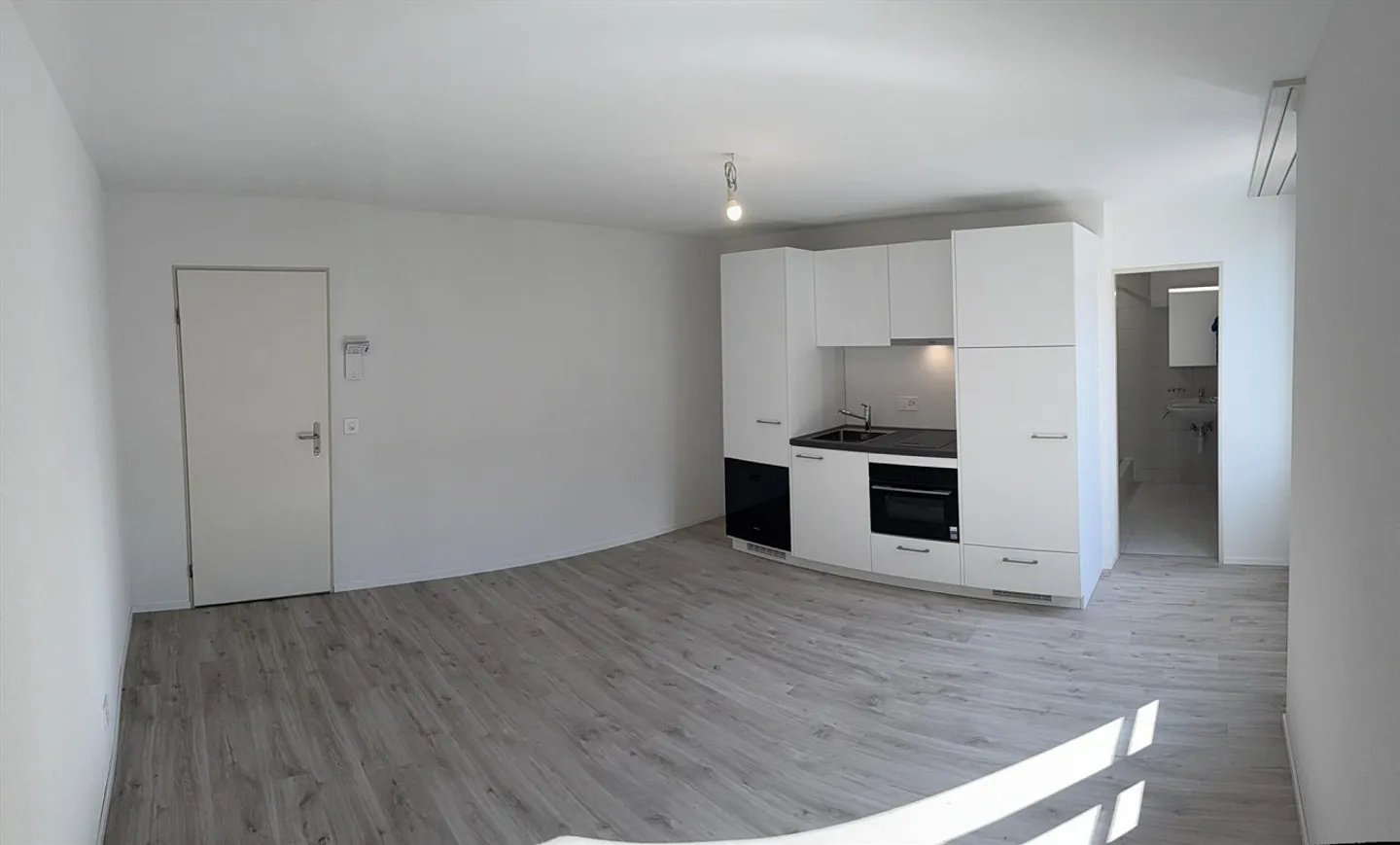 Studio con cucina integrata accanto a Migros e vicino alla stazione - Foto 3 di 8