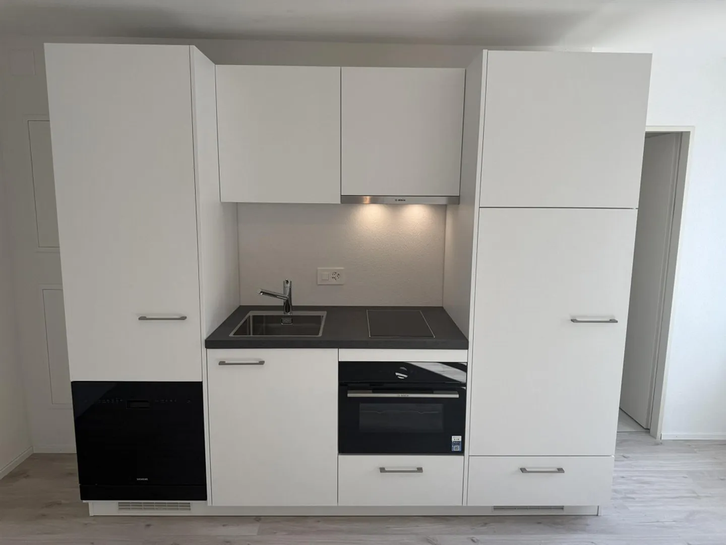 Studio con cucina integrata accanto a Migros e vicino alla stazione - Foto 4 di 8