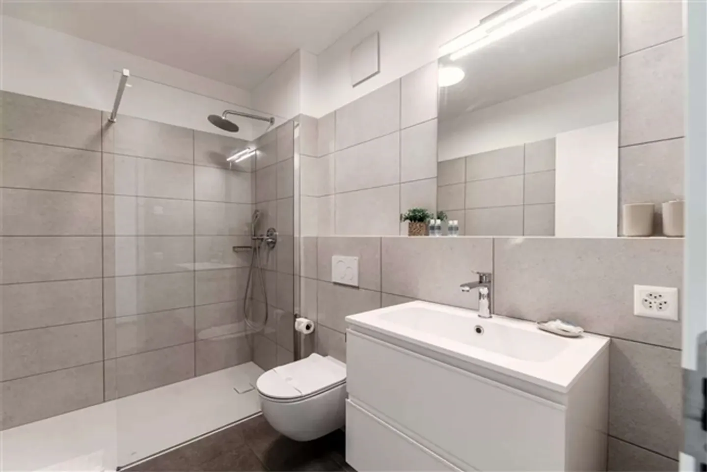 APPARTAMENTO 2,5 STANZE CON GIARDINO PRIVATO - INVESTIMENTO O APPARTAMENTO PER VACANZE - Foto 14 di 16