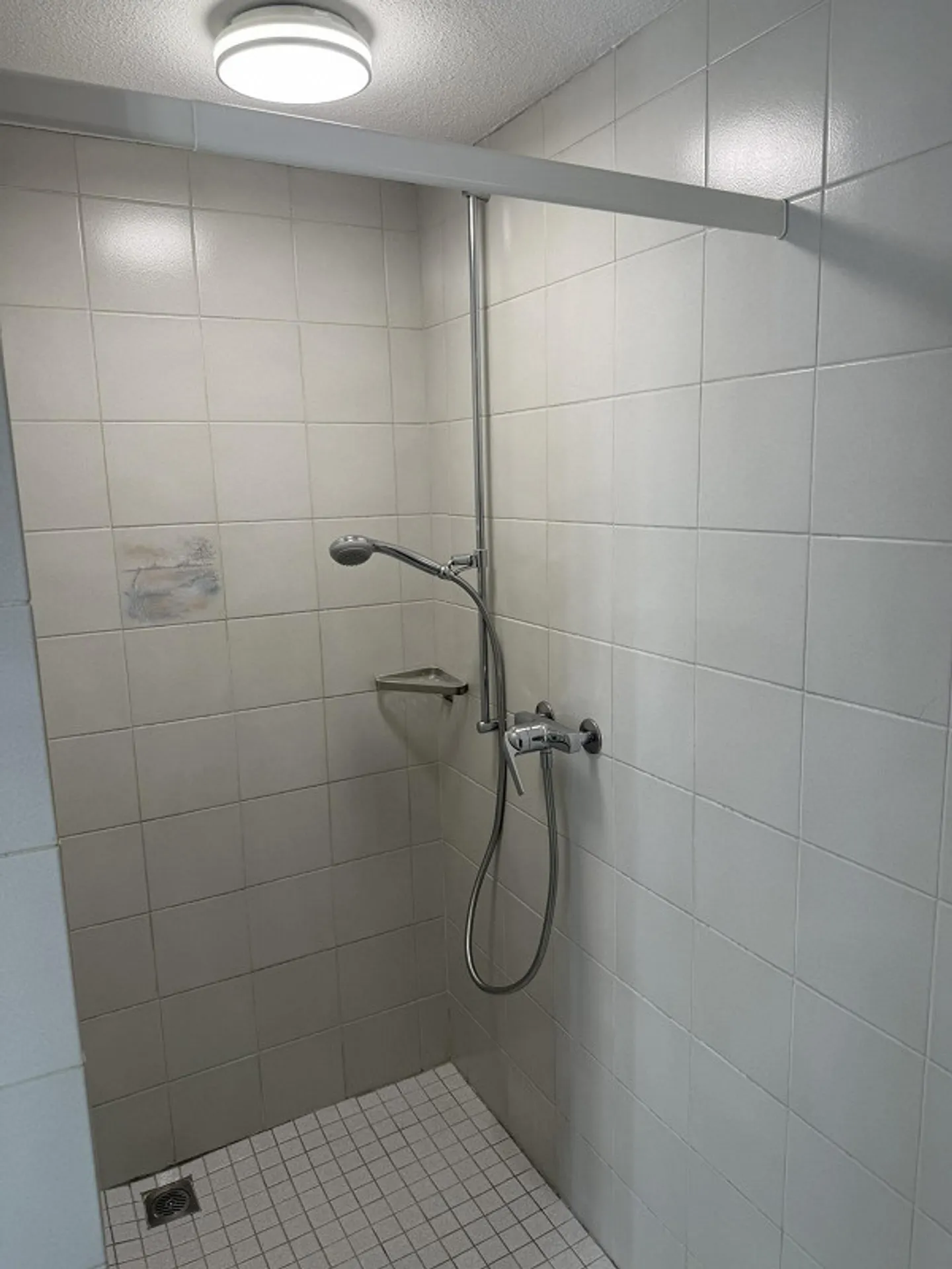 Studio con cucina integrata accanto a Migros e vicino alla stazione - Foto 6 di 8