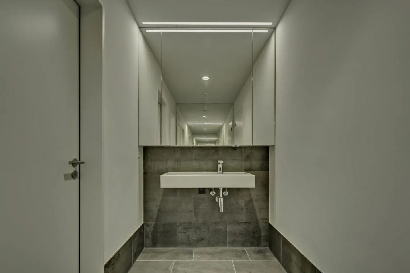 OSTERWALDER TOWER - Representative Office Spaces - Photo 14 of 15