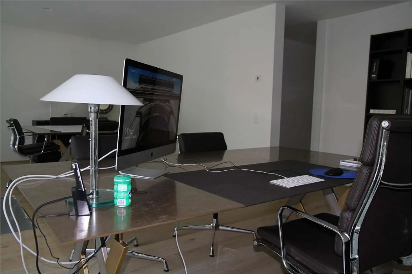 Large, modern and bright office - Photo 2 of 11