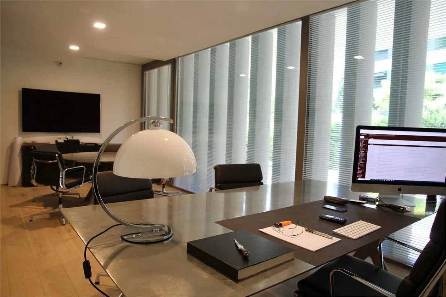 Large, modern and bright office - Photo 3 of 11