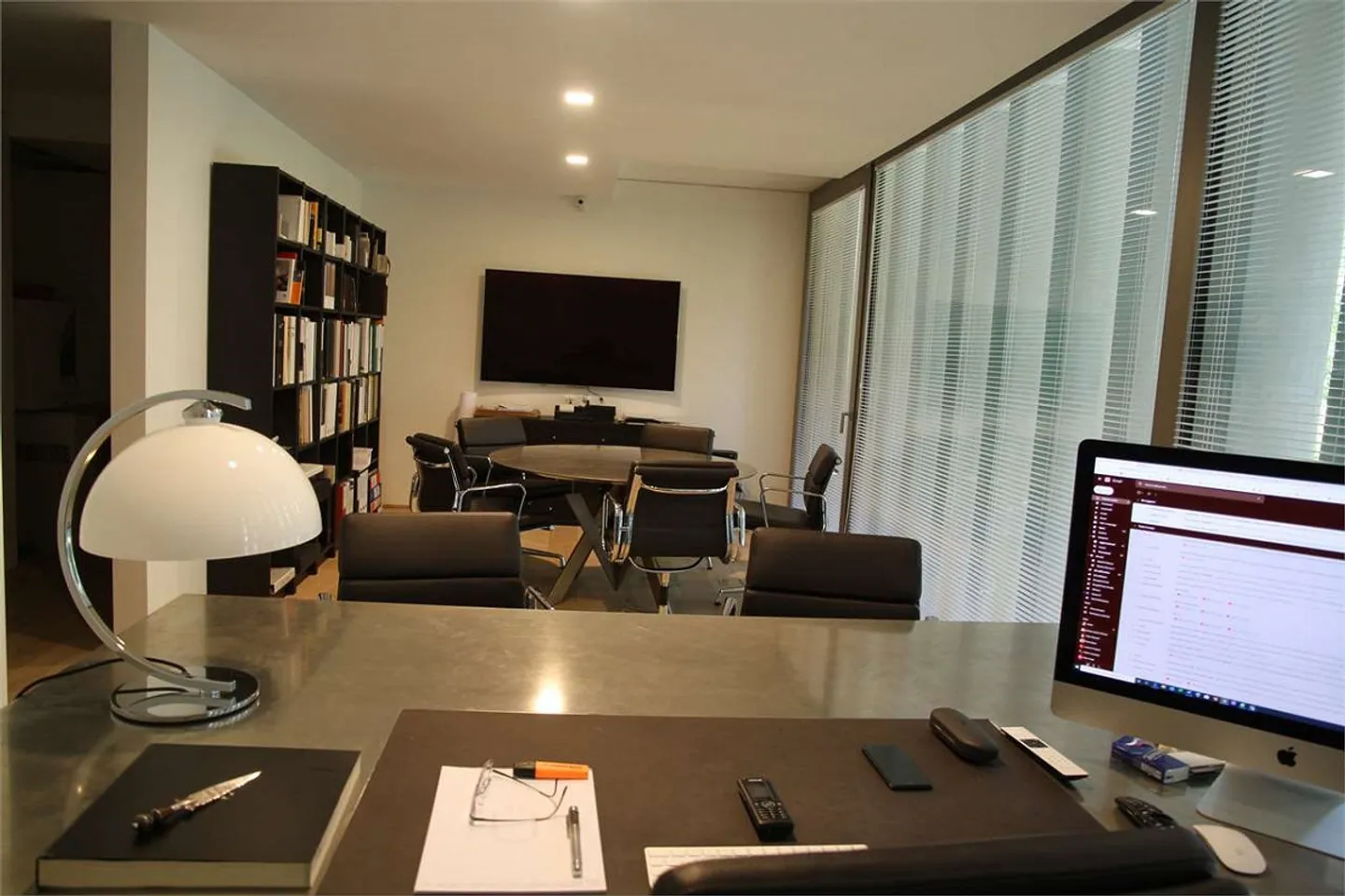 Large, modern and bright office - Photo 4 of 11