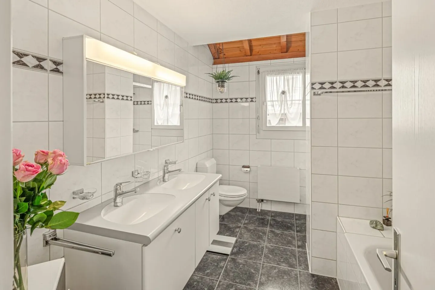 Grosszügiges Reiheneckhaus - viel Raum für Familie, Freizeit & Ideen - Foto 9 di 17