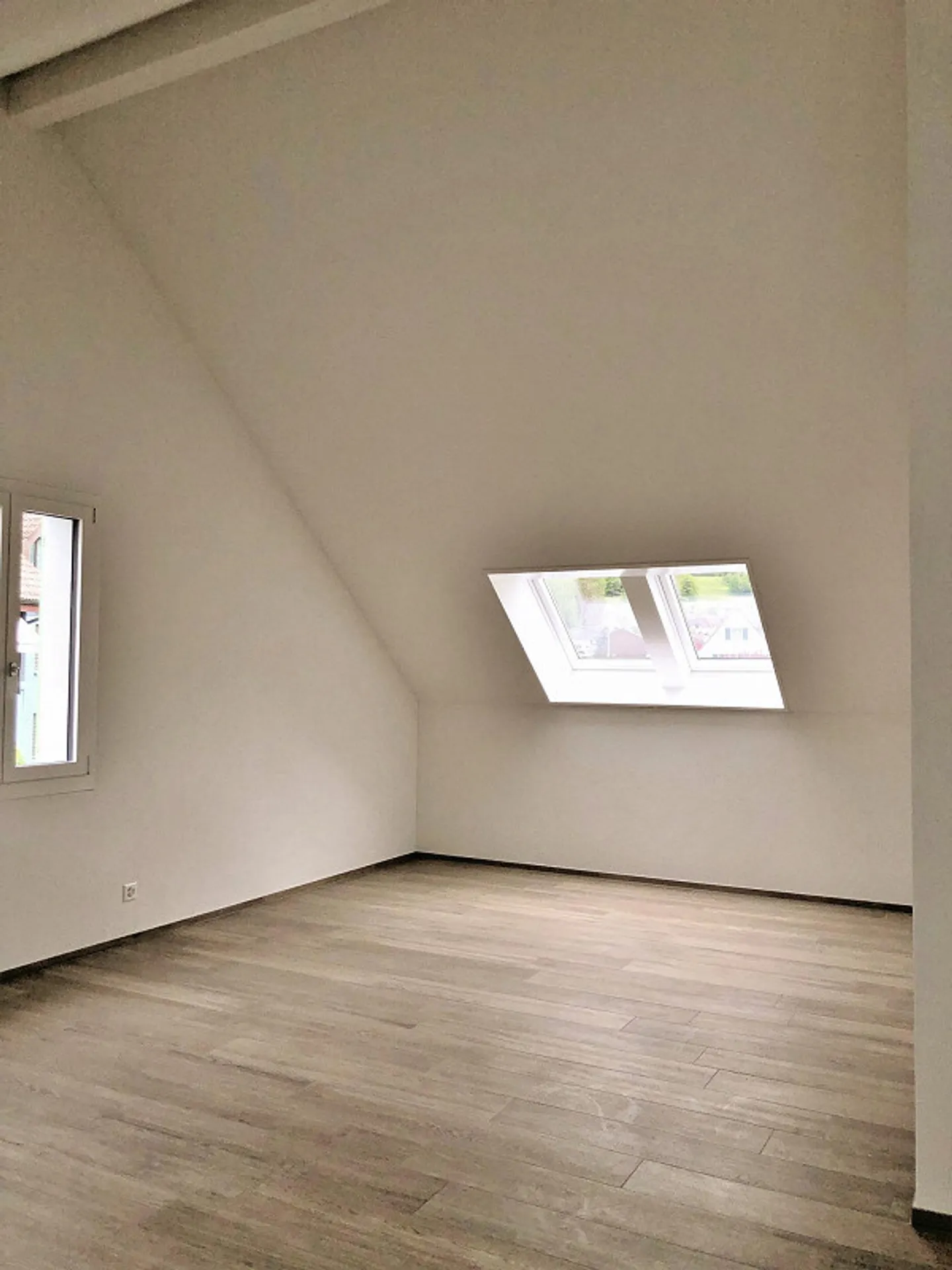 Attico nuovo e grande di 2,5 vani in affitto - Foto 5 di 9