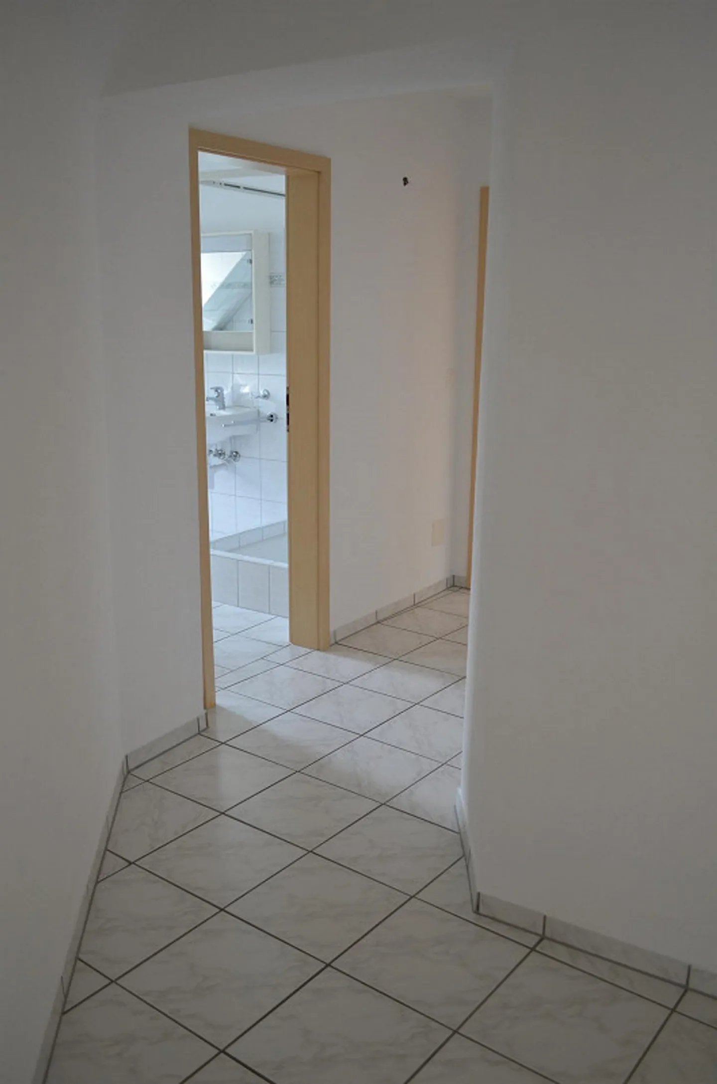 Charmante Dachwohnung in ruhiger Lage - Foto 13 von 19