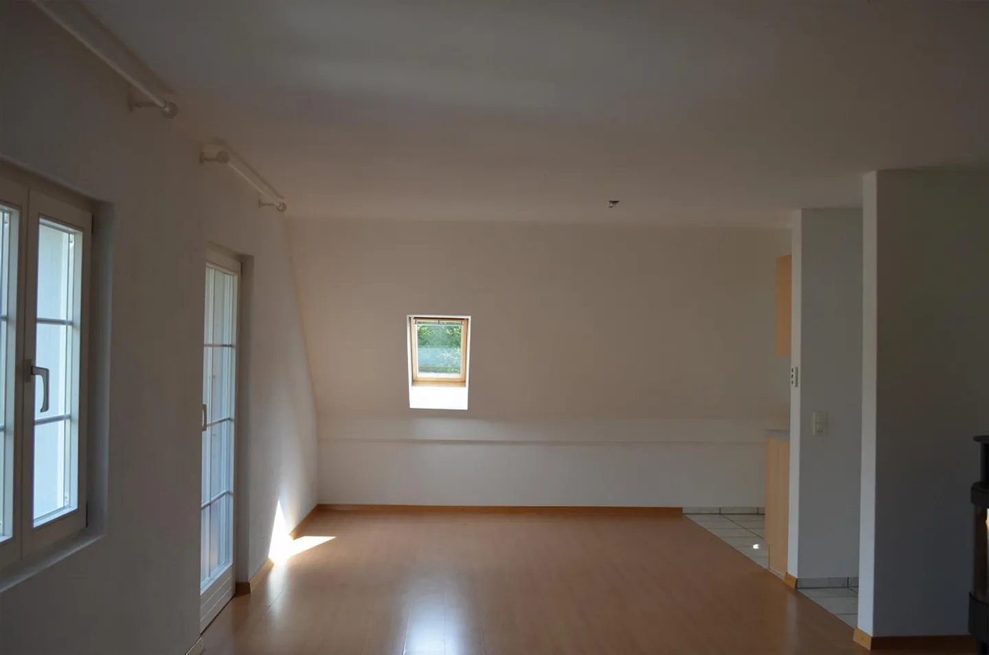 Charmante Dachwohnung in ruhiger Lage - Foto 3 von 19