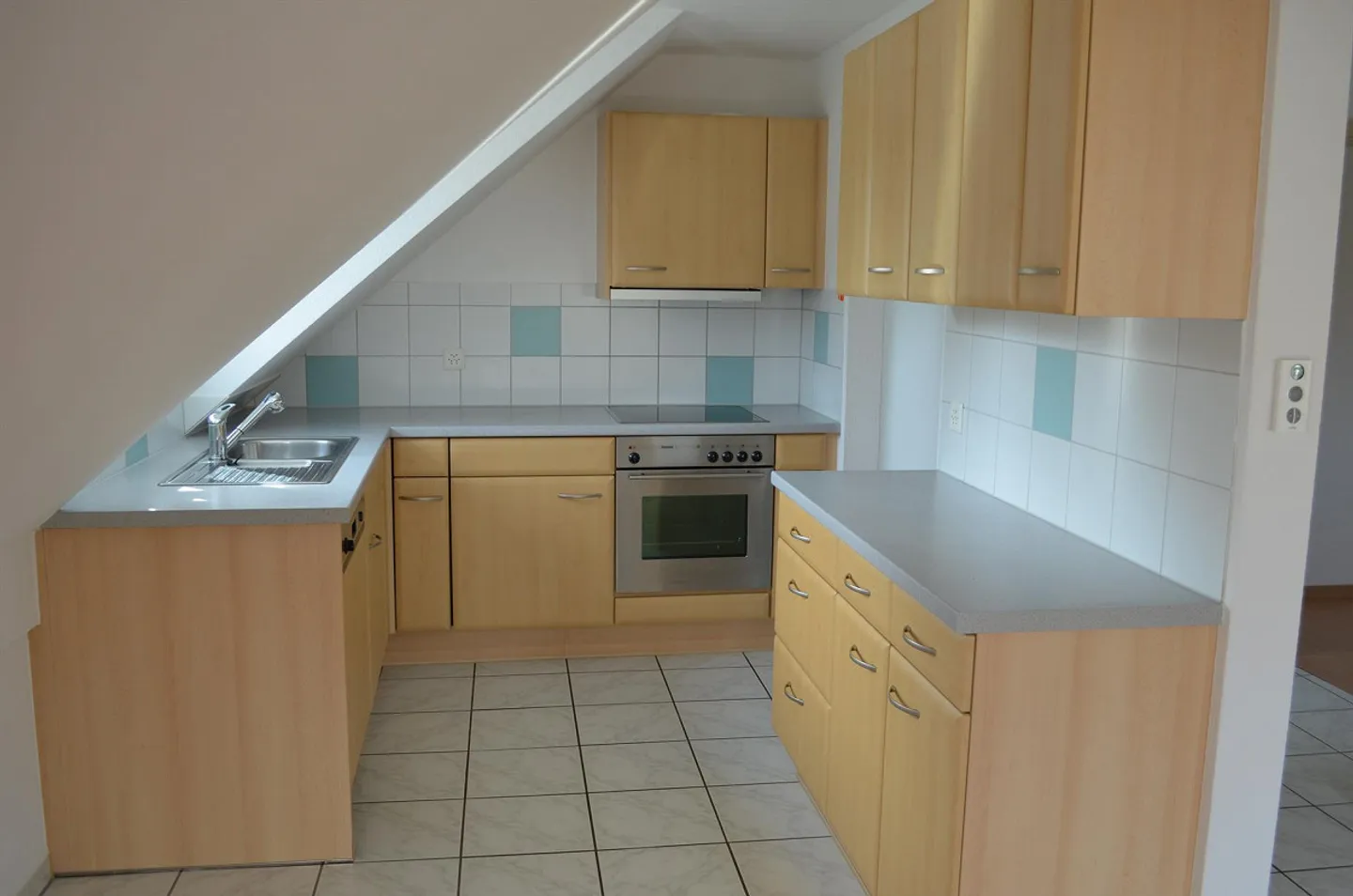 Charmante Dachwohnung in ruhiger Lage - Foto 5 von 19