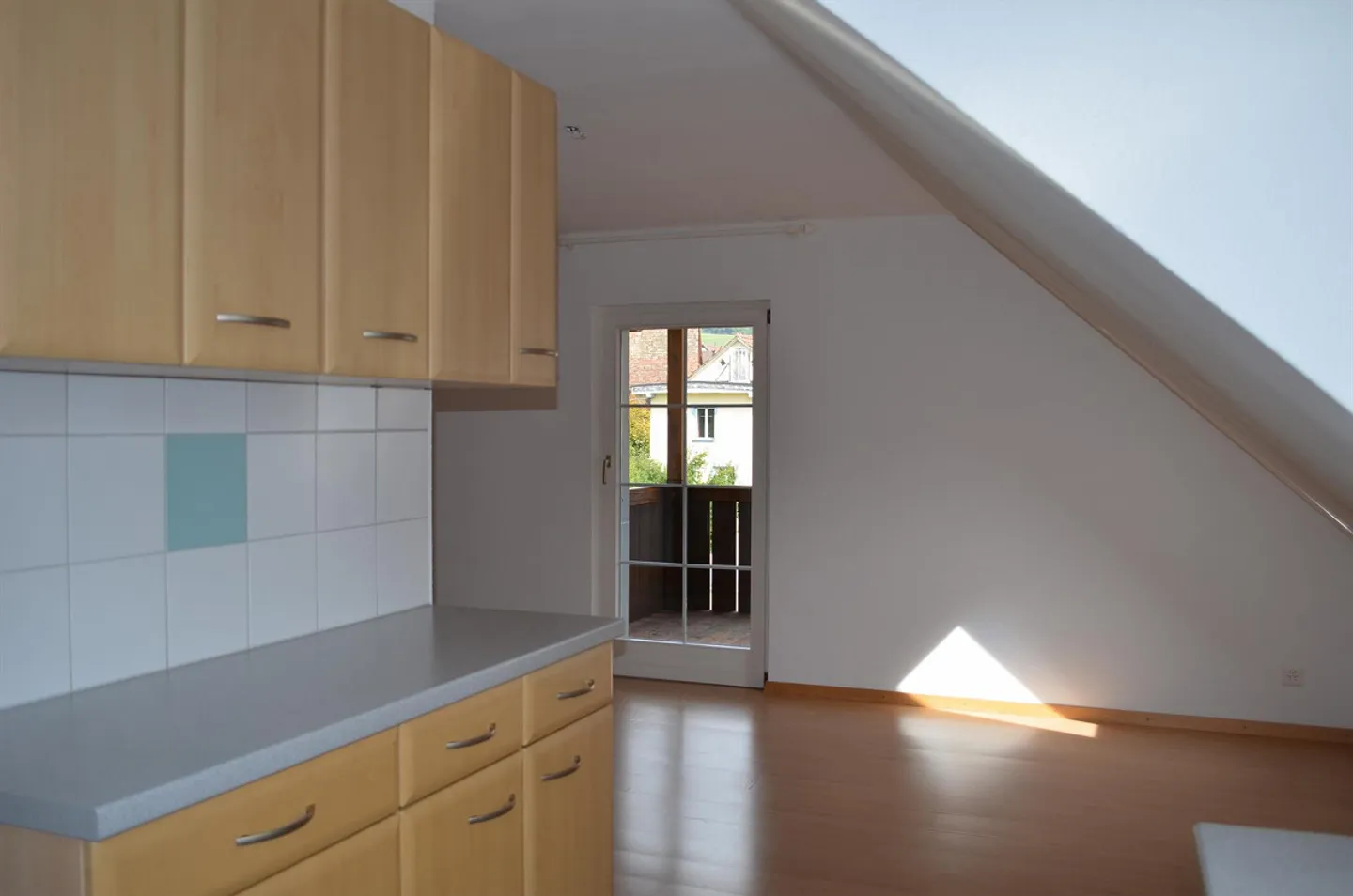 Charmante Dachwohnung in ruhiger Lage - Foto 6 von 19