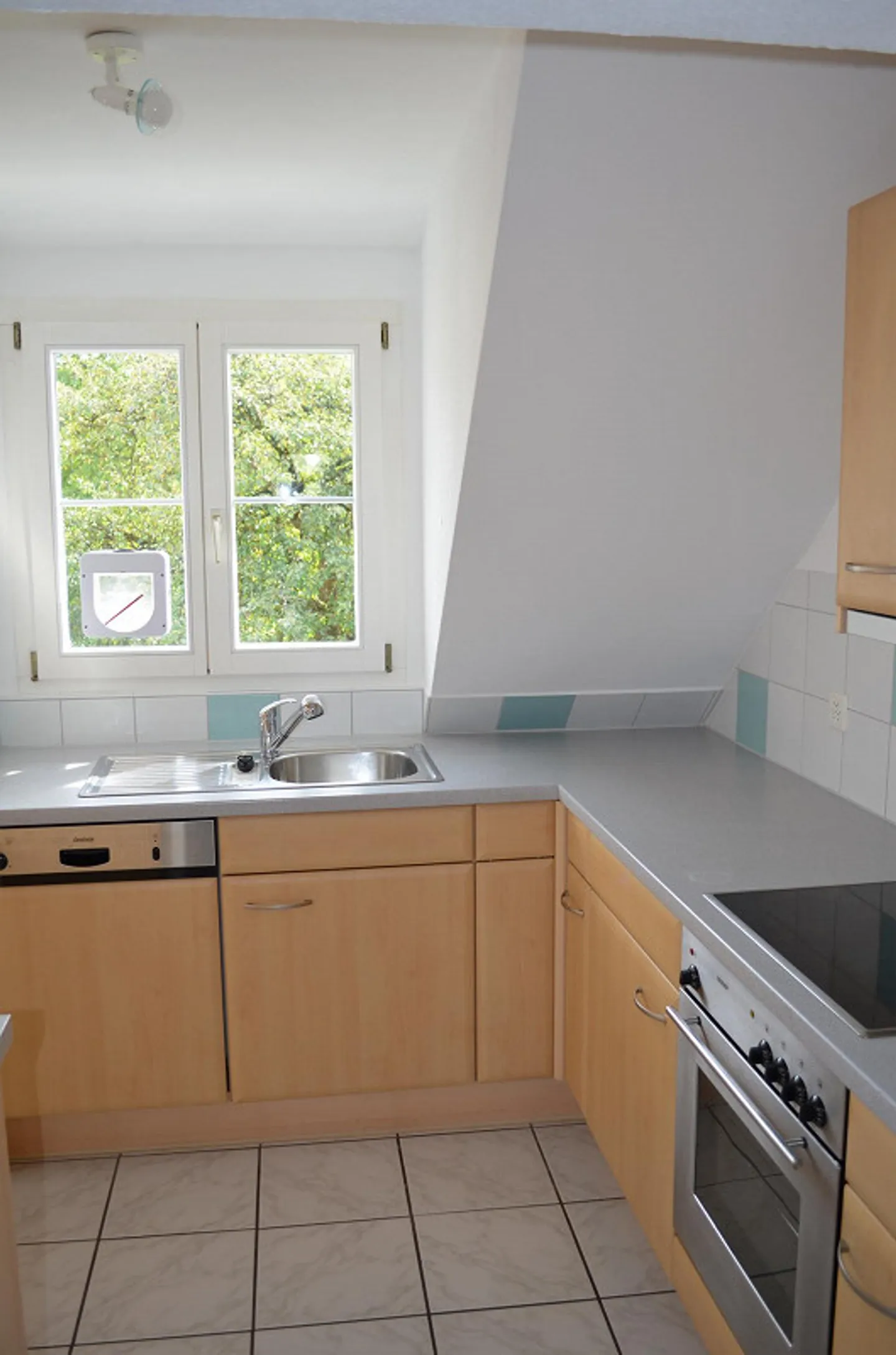 Charmante Dachwohnung in ruhiger Lage - Foto 7 von 19