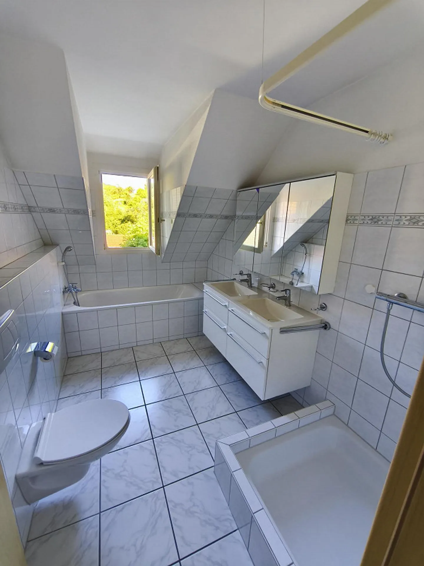 Charmante Dachwohnung in ruhiger Lage - Foto 15 von 19