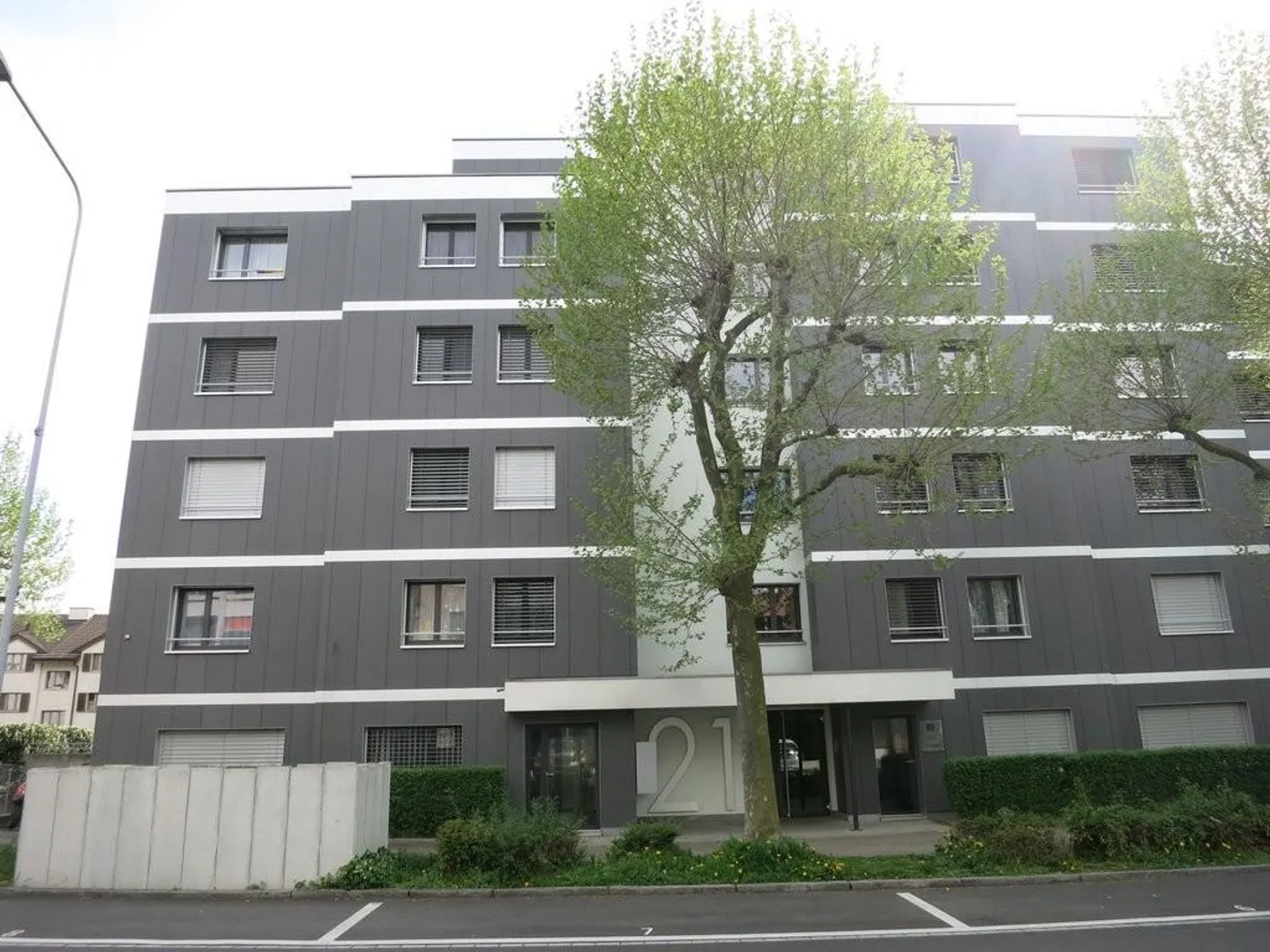 Praktischer Einstellplatz - Foto 1 von 2