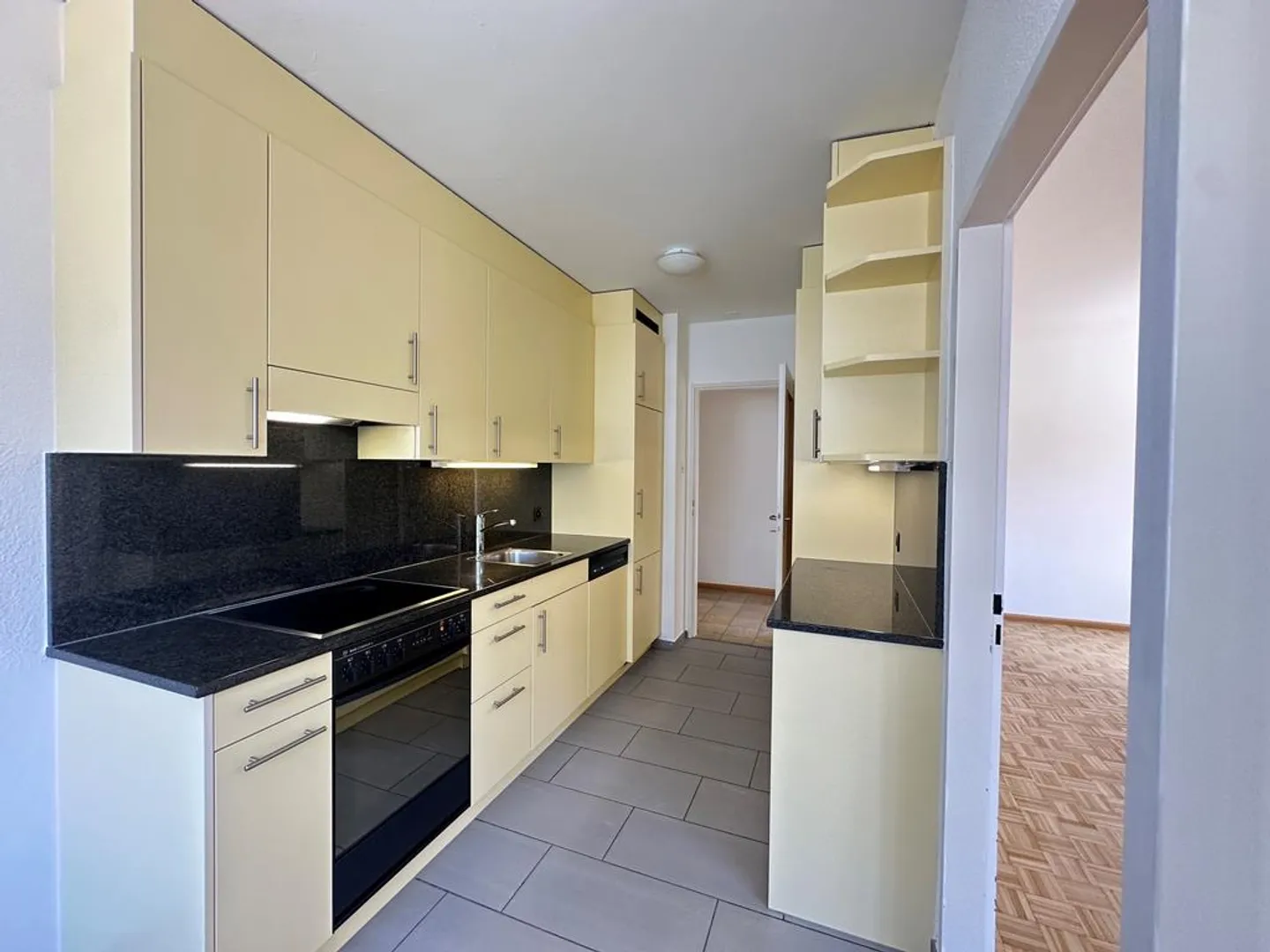 Appartement spacieux dans le quartier Gundeli - Photo 2 sur 8