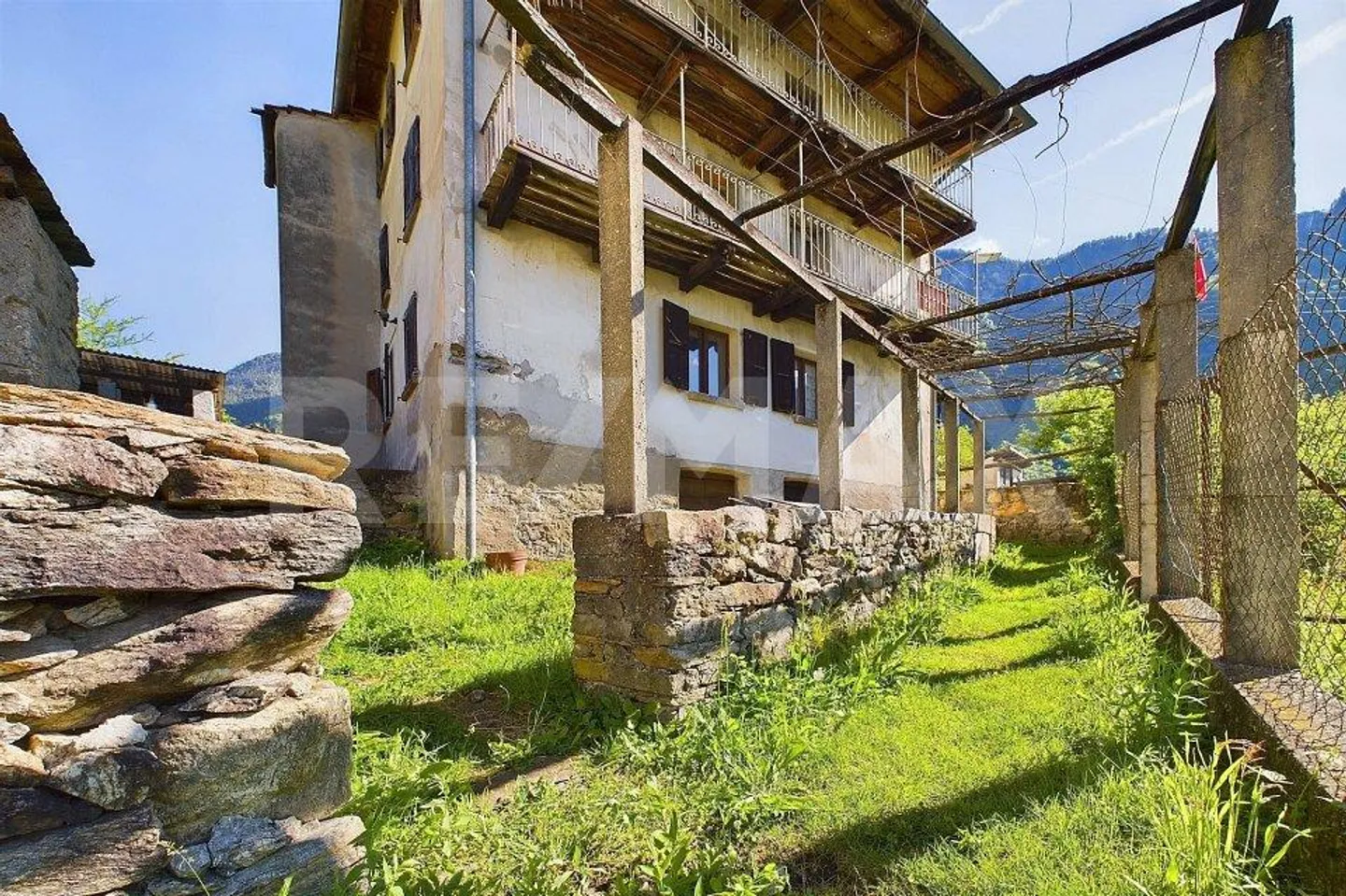 Un incontournable pour les amateurs de vieux murs - Propriété à rénover à Ludiano, Serravalle - Photo 6 sur 13