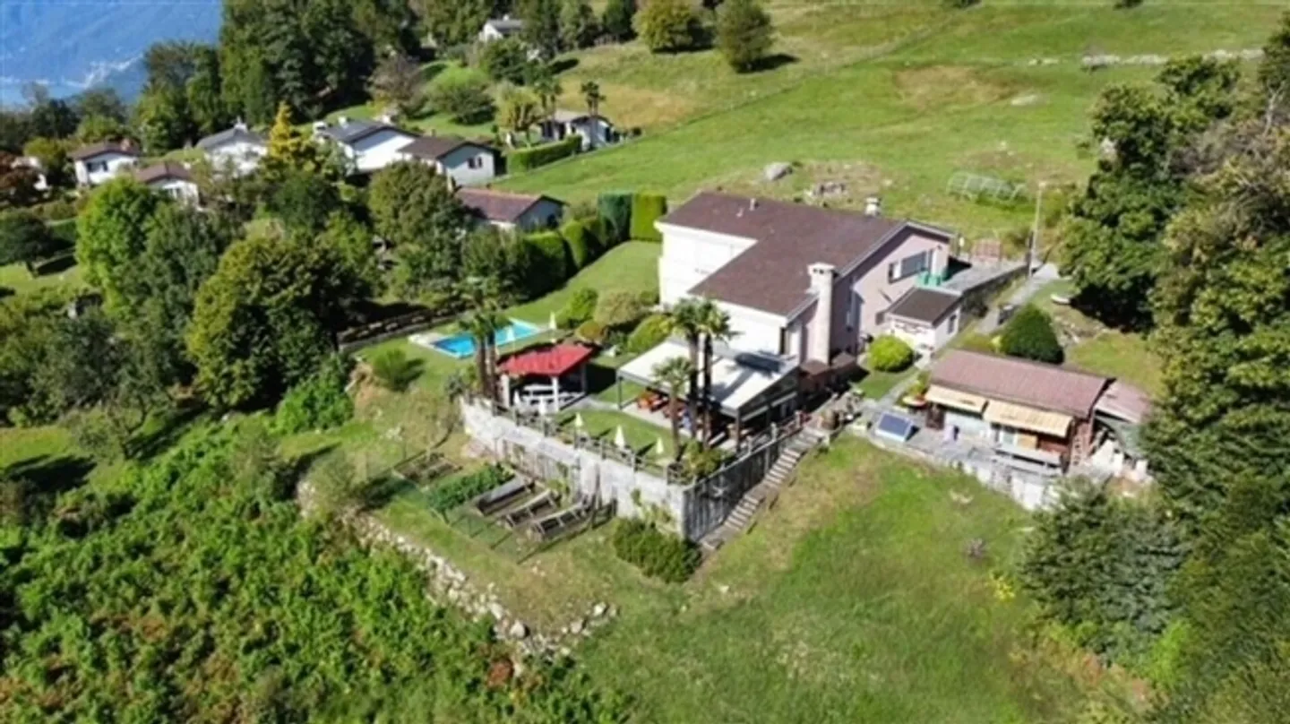 FOR SALE IN VAL RESA (Brione sopra Minusio) - HOUSE WITH SWIMMING POOL AND LARGE GARDEN - Photo 1 of 20