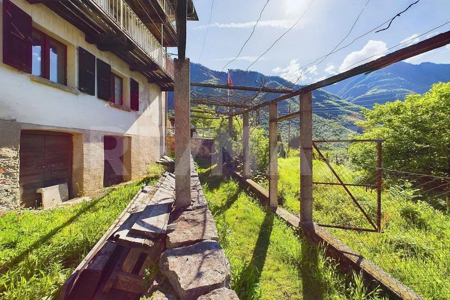 Un incontournable pour les amateurs de vieux murs - Propriété à rénover à Ludiano, Serravalle - Photo 8 sur 13