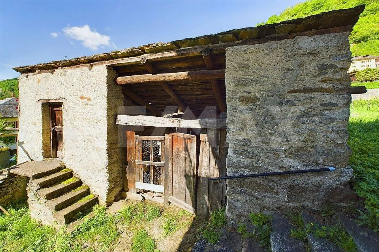 Un incontournable pour les amateurs de vieux murs - Propriété à rénover à Ludiano, Serravalle - Photo 9 sur 13