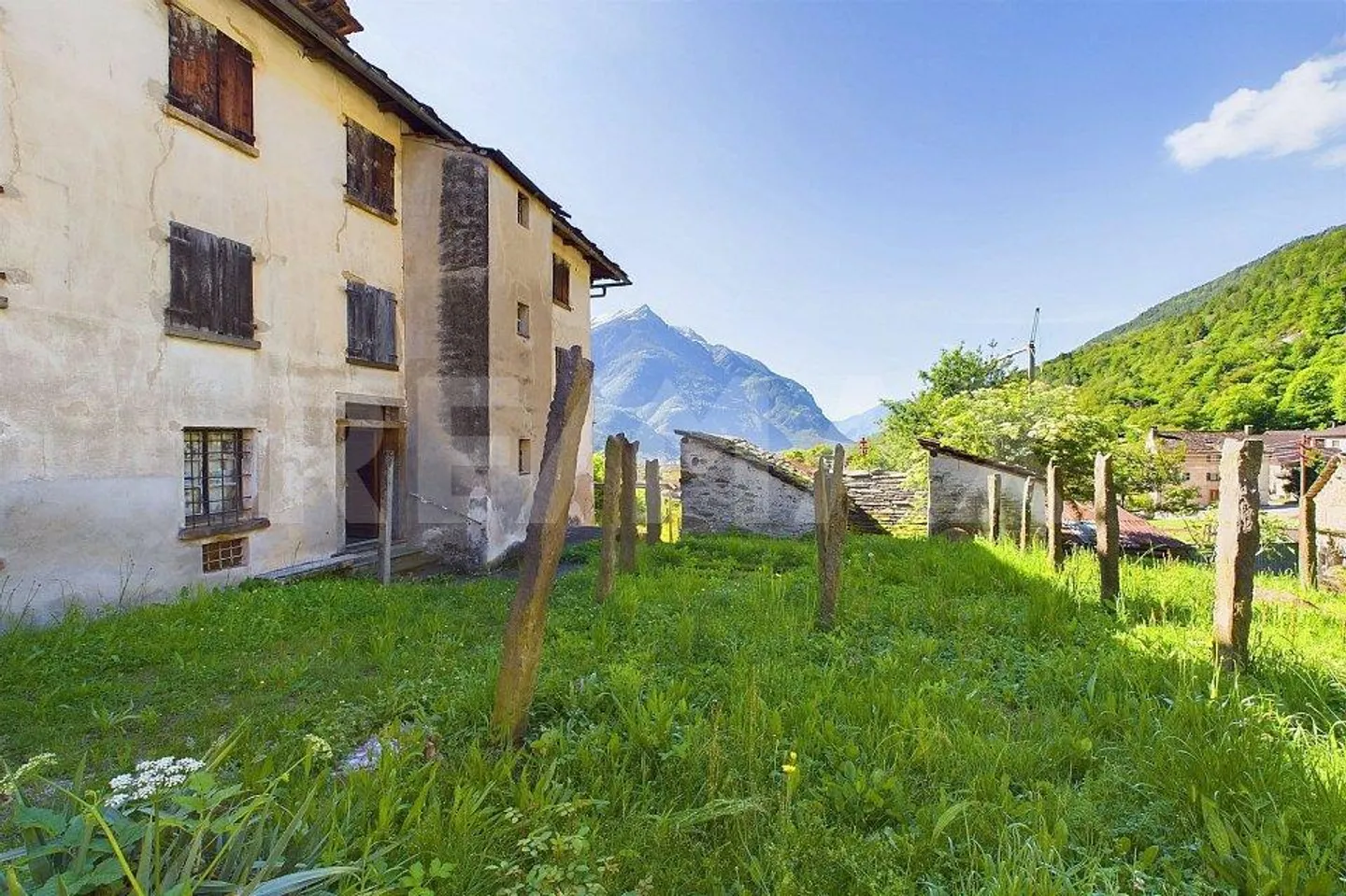 Un incontournable pour les amateurs de vieux murs - Propriété à rénover à Ludiano, Serravalle - Photo 10 sur 13