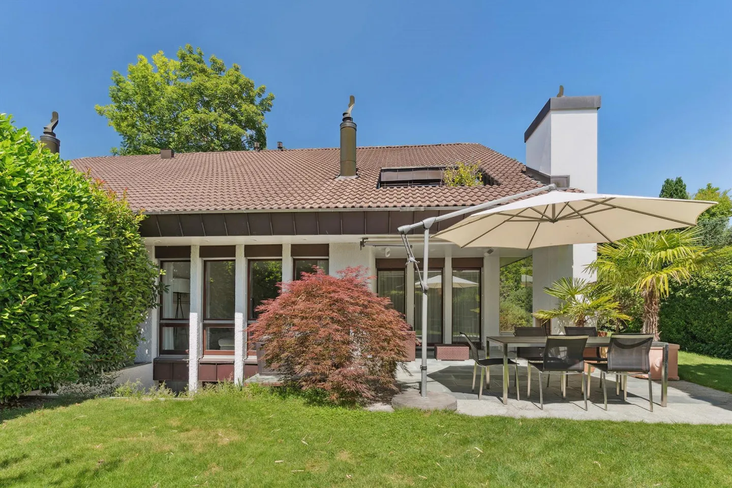 Stylish and Cozy: Sunny Family House with Beautiful Garden - Photo 1 of 4