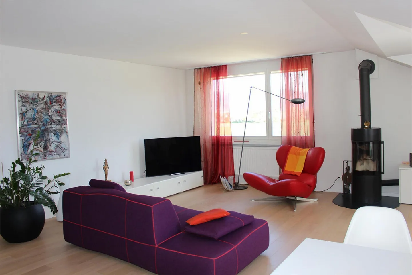 Spacious 2.5-Room Penthouse Apartment (90 m2) Near the Lake - Photo 1 of 17