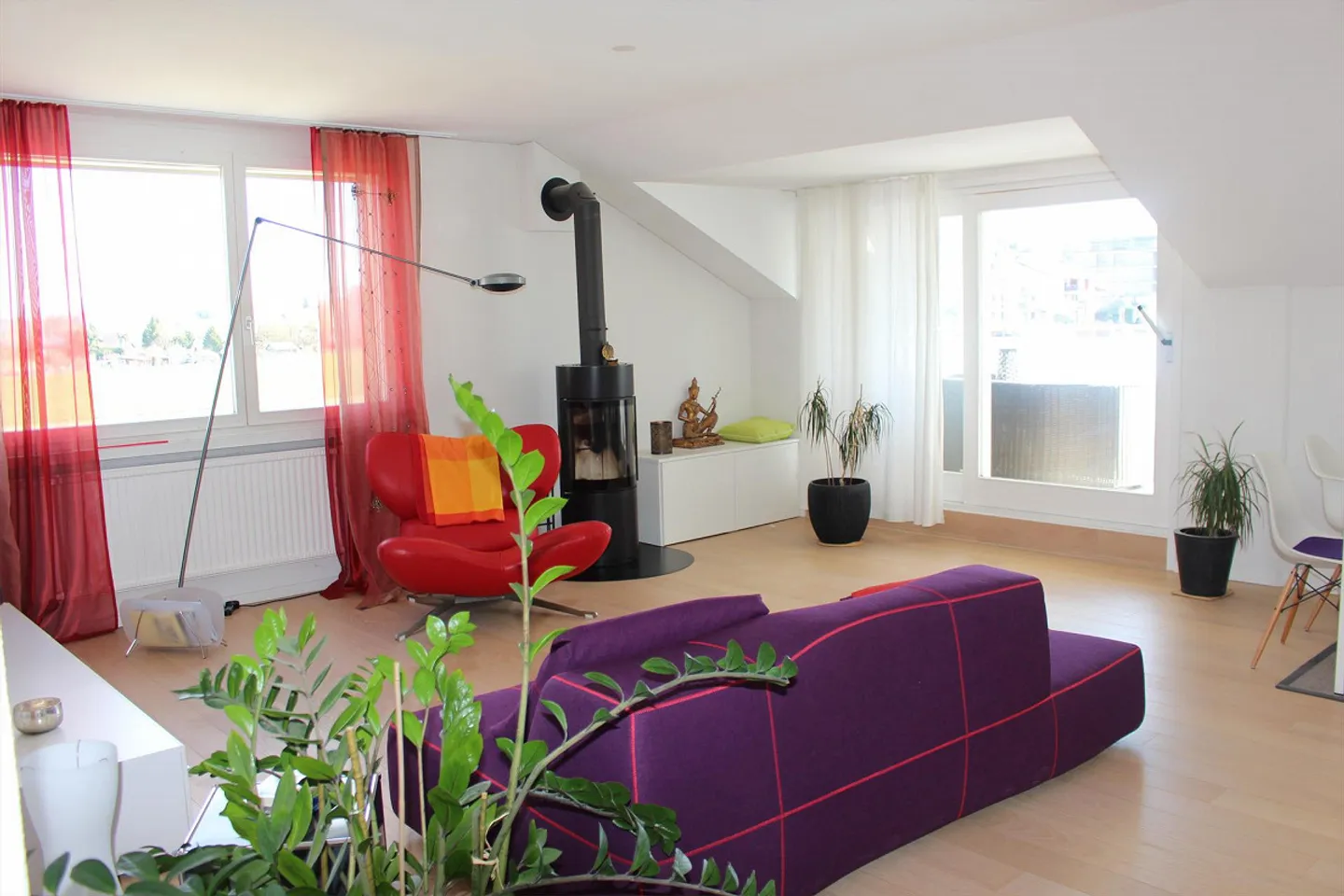 Spacious 2.5-Room Penthouse Apartment (90 m2) Near the Lake - Photo 2 of 17