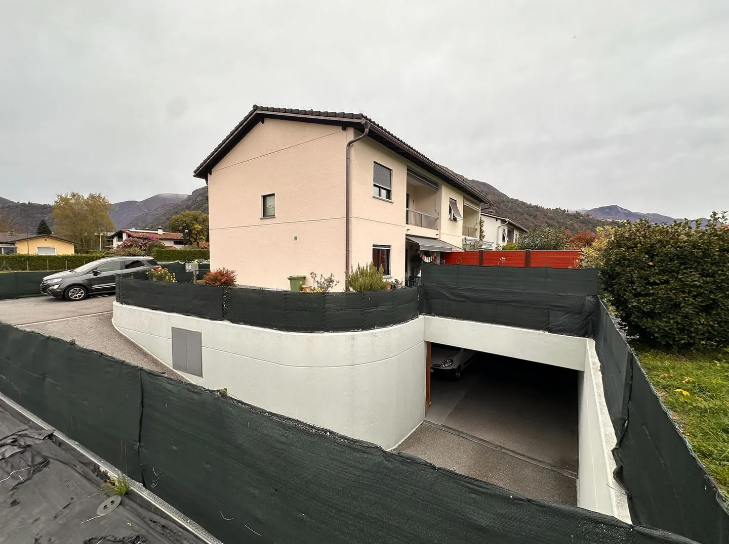 Maison jumelée avec charme, lumière et jardin - Photo 6 sur 13