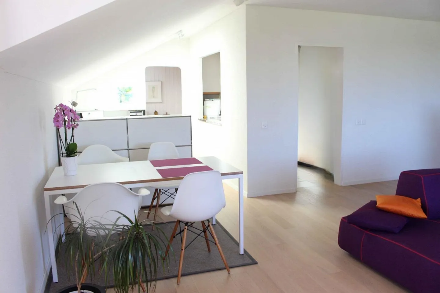 Spacious 2.5-Room Penthouse Apartment (90 m2) Near the Lake - Photo 5 of 17