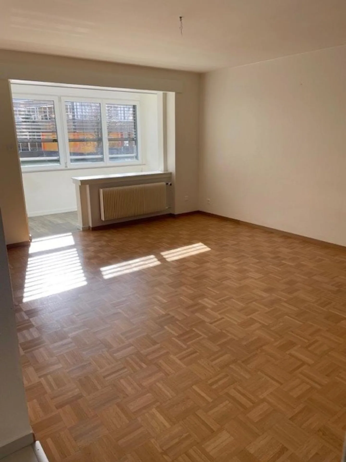 Appartamento familiare con 4,5 stanze e balcone chiuso! - Foto 2 di 8