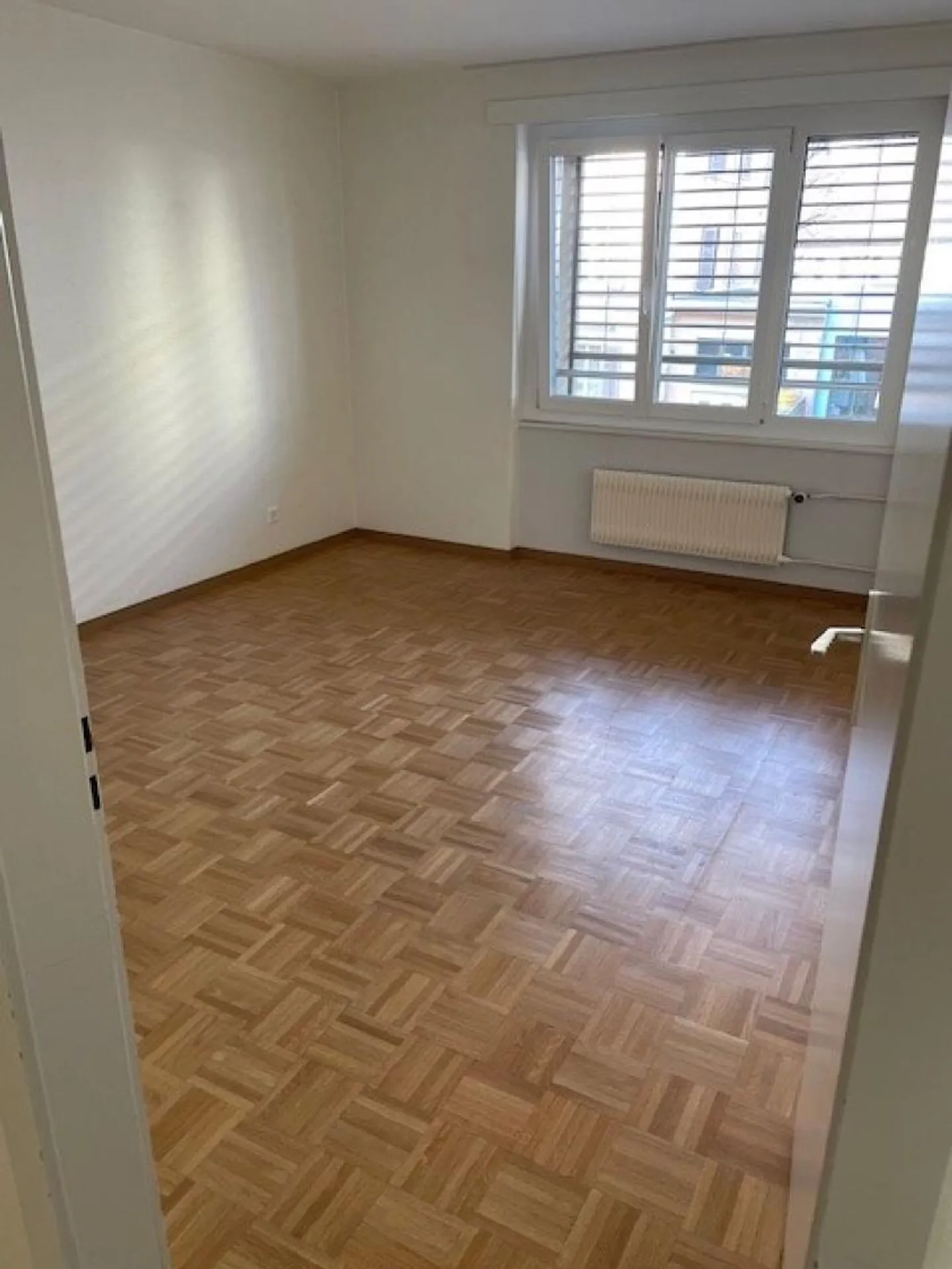 Appartamento familiare con 4,5 stanze e balcone chiuso! - Foto 4 di 8